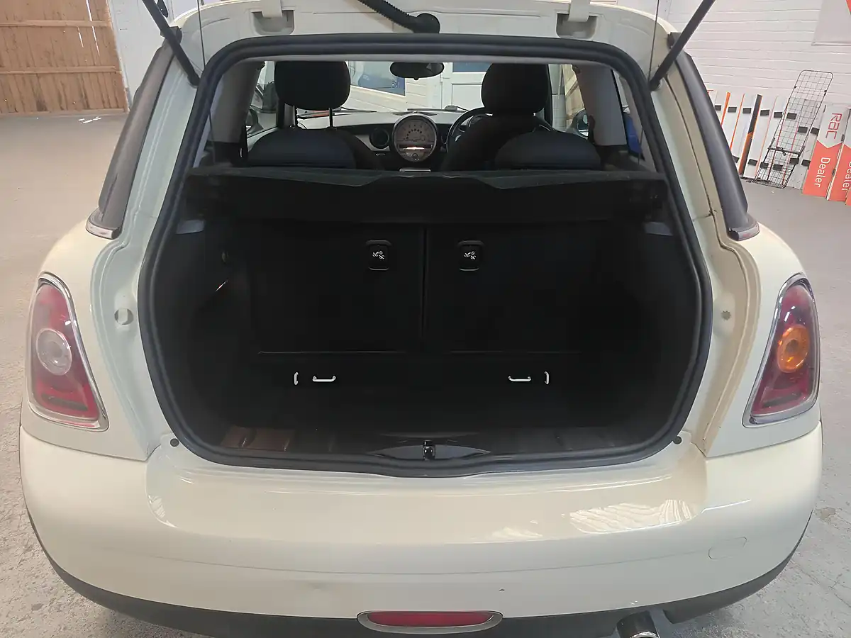 Used 2010 MINI Hatch One White - Interior and Exterior details 13