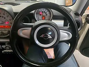 Used 2010 MINI Hatch One White - Interior and Exterior details 16