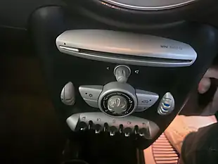 Used 2010 MINI Hatch One White - Interior and Exterior details 17