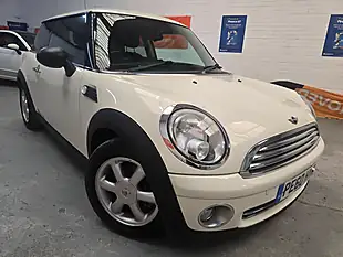 Used 2010 MINI Hatch One White - Interior and Exterior details 2