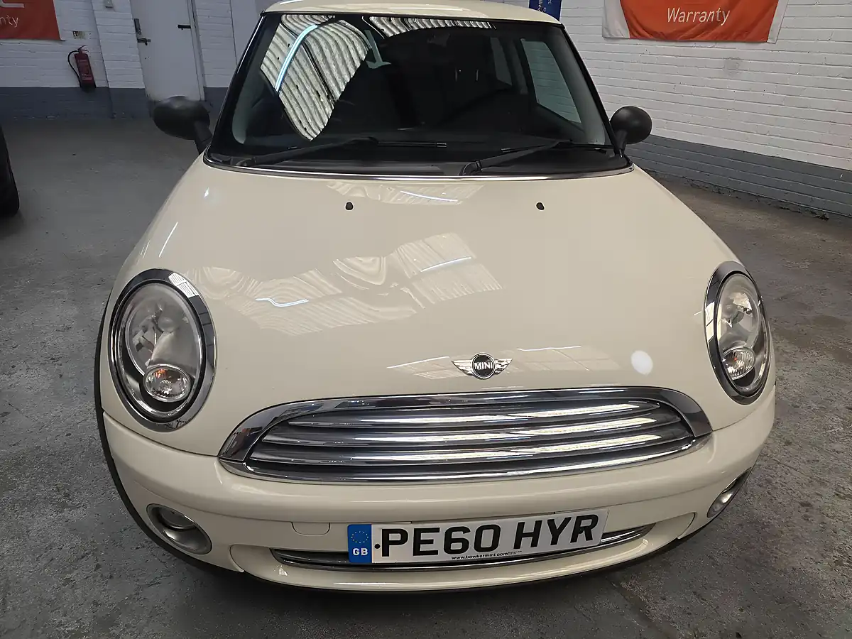 Used 2010 MINI Hatch One White - Interior and Exterior details 3