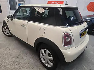 Used 2010 MINI Hatch One White - Interior and Exterior details 6