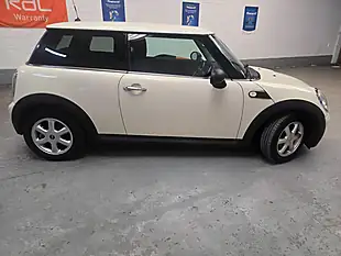 Used 2010 MINI Hatch One White - Interior and Exterior details 9
