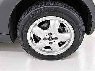 Used 2010 MINI Hatch One White - Interior and Exterior details 10
