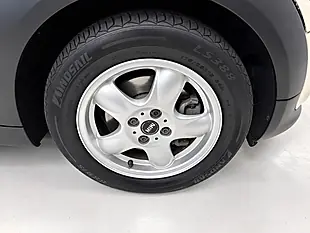 Used 2010 MINI Hatch One White - Interior and Exterior details 11