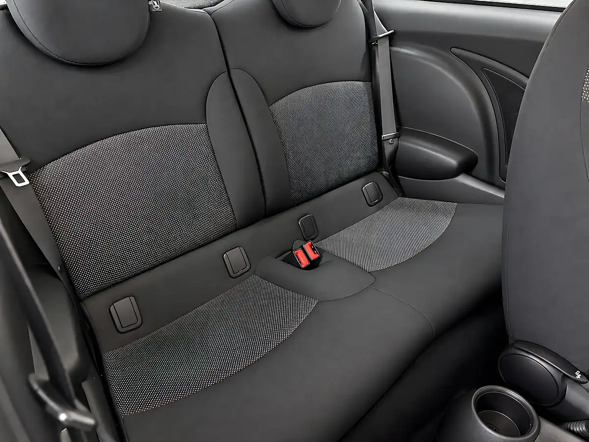 Used 2010 MINI Hatch One White - Interior and Exterior details 13