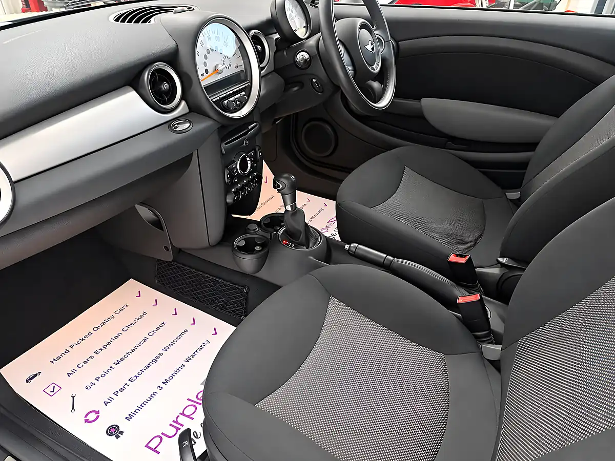 Used 2010 MINI Hatch One White - Interior and Exterior details 14