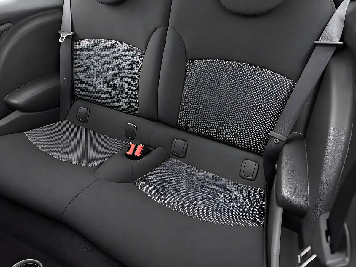 Used 2010 MINI Hatch One White - Interior and Exterior details 18