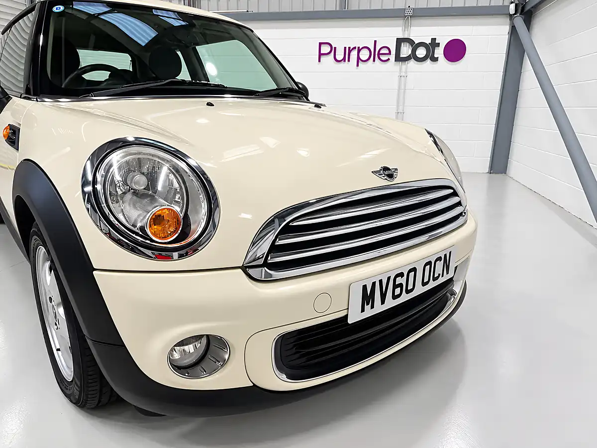 Used 2010 MINI Hatch One White - Interior and Exterior details 2