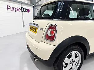 Used 2010 MINI Hatch One White - Interior and Exterior details 3