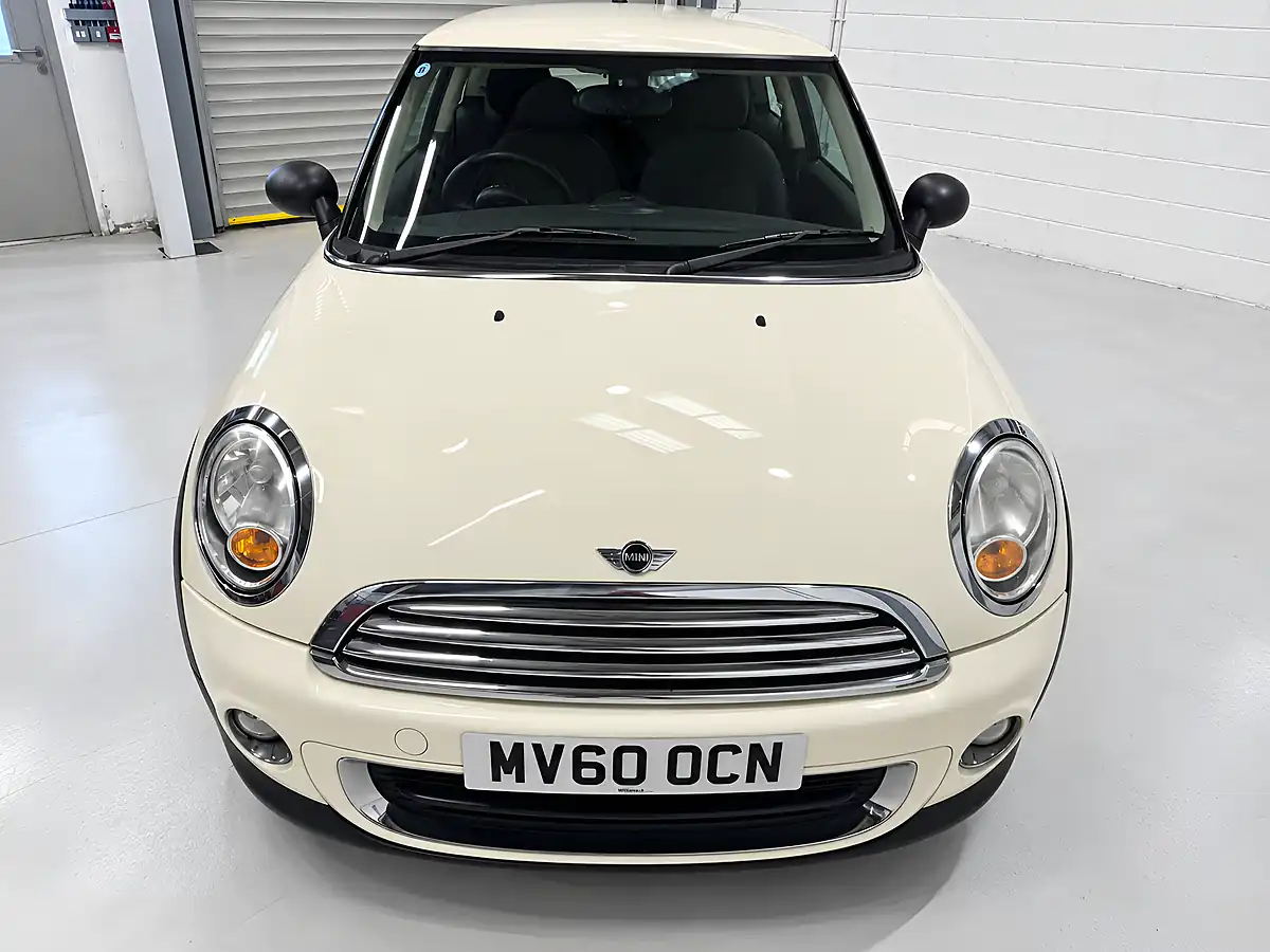 Used 2010 MINI Hatch One White - Interior and Exterior details 8