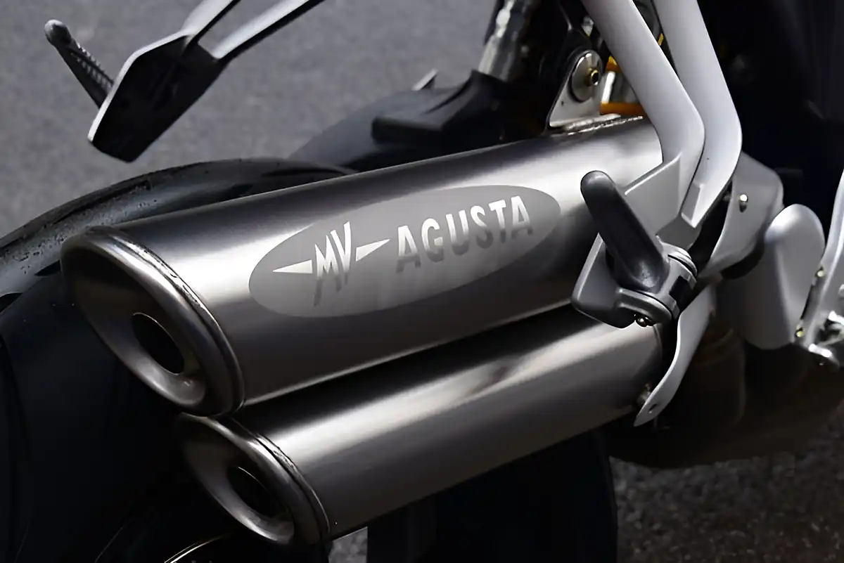 Used 2010 Mv Agusta R989 Brutale Red - Interior and Exterior details 14