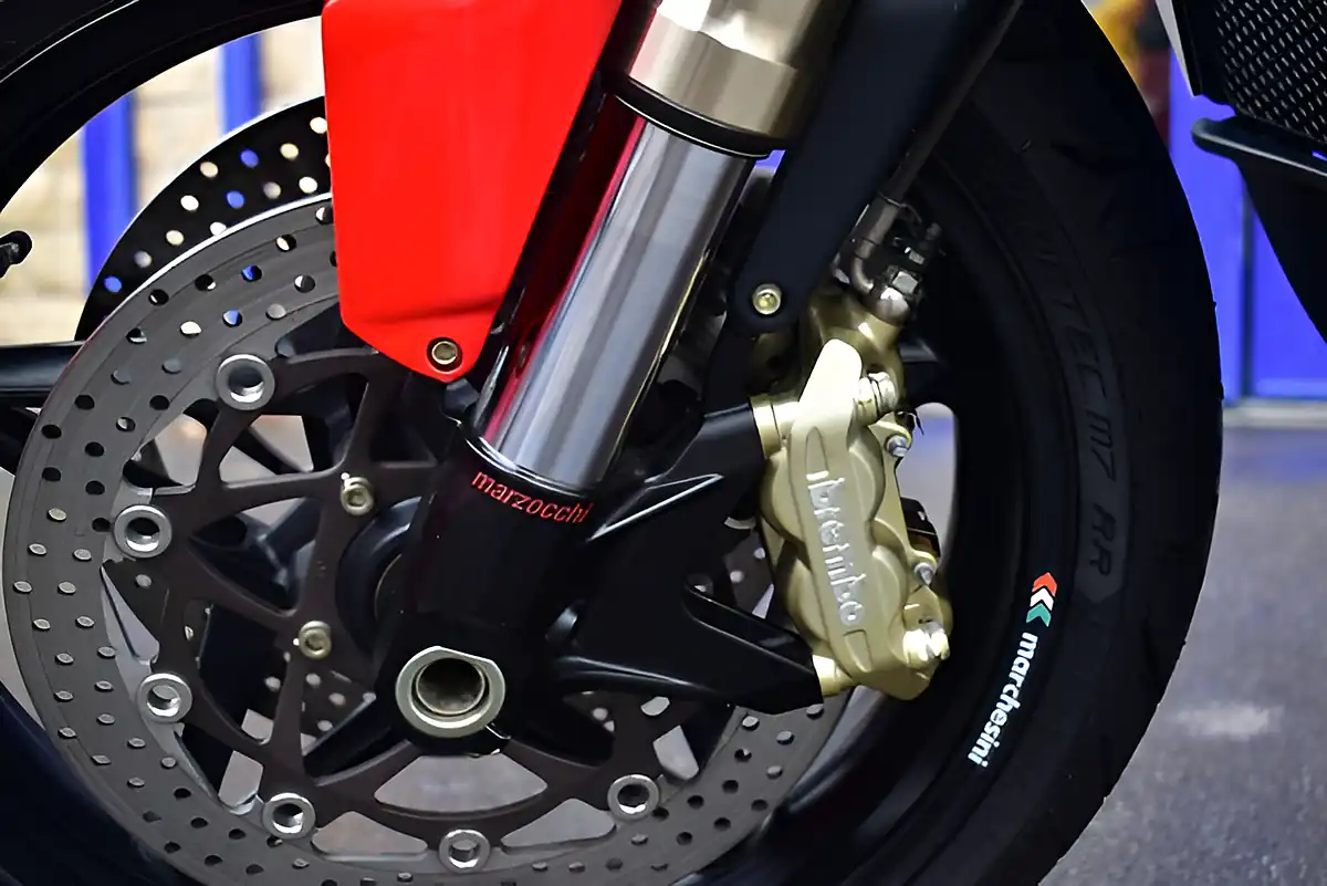 Used 2010 Mv Agusta R989 Brutale Red - Interior and Exterior details 9