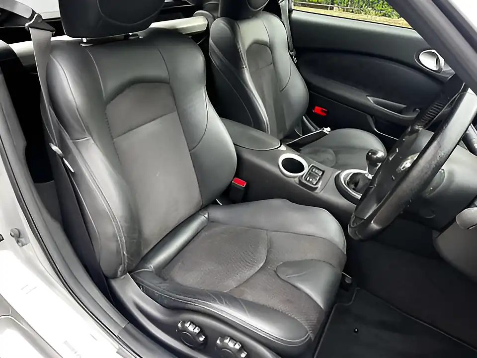 Used 2010 Nissan 370Z GT Silver - Interior and Exterior details 12