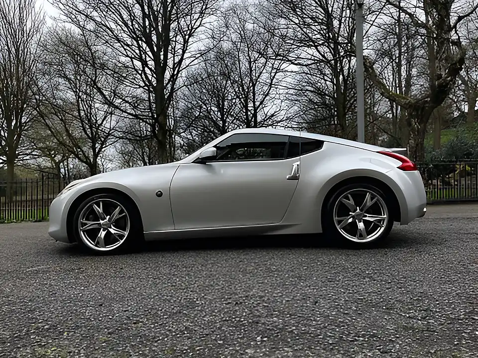 Used 2010 Nissan 370Z GT Silver - Interior and Exterior details 2