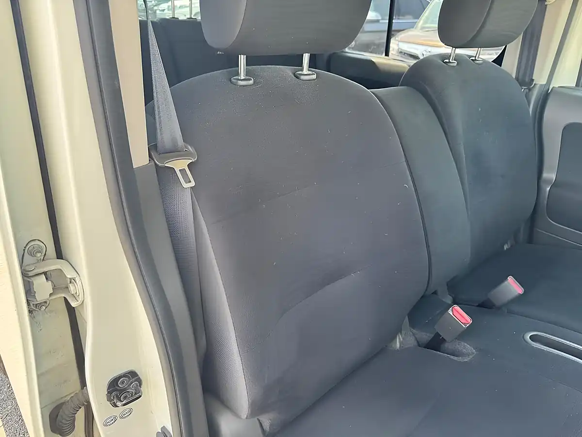 Used 2010 Nissan Cube M Selection White - Interior and Exterior details 11