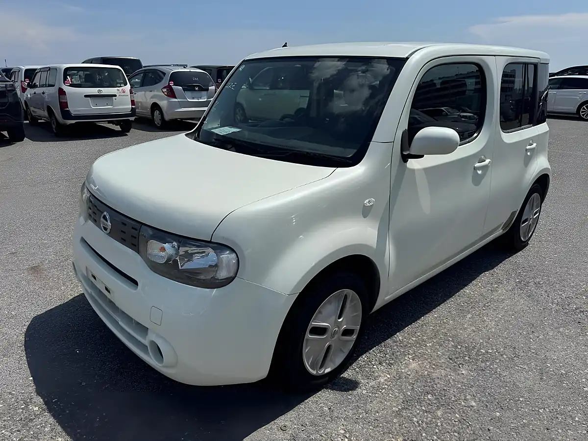 Used 2010 Nissan Cube M Selection White - Interior and Exterior details 3
