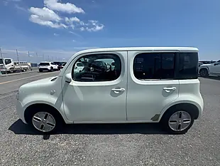 Used 2010 Nissan Cube M Selection White - Interior and Exterior details 5