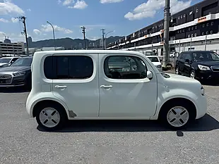 Used 2010 Nissan Cube M Selection White - Interior and Exterior details 6