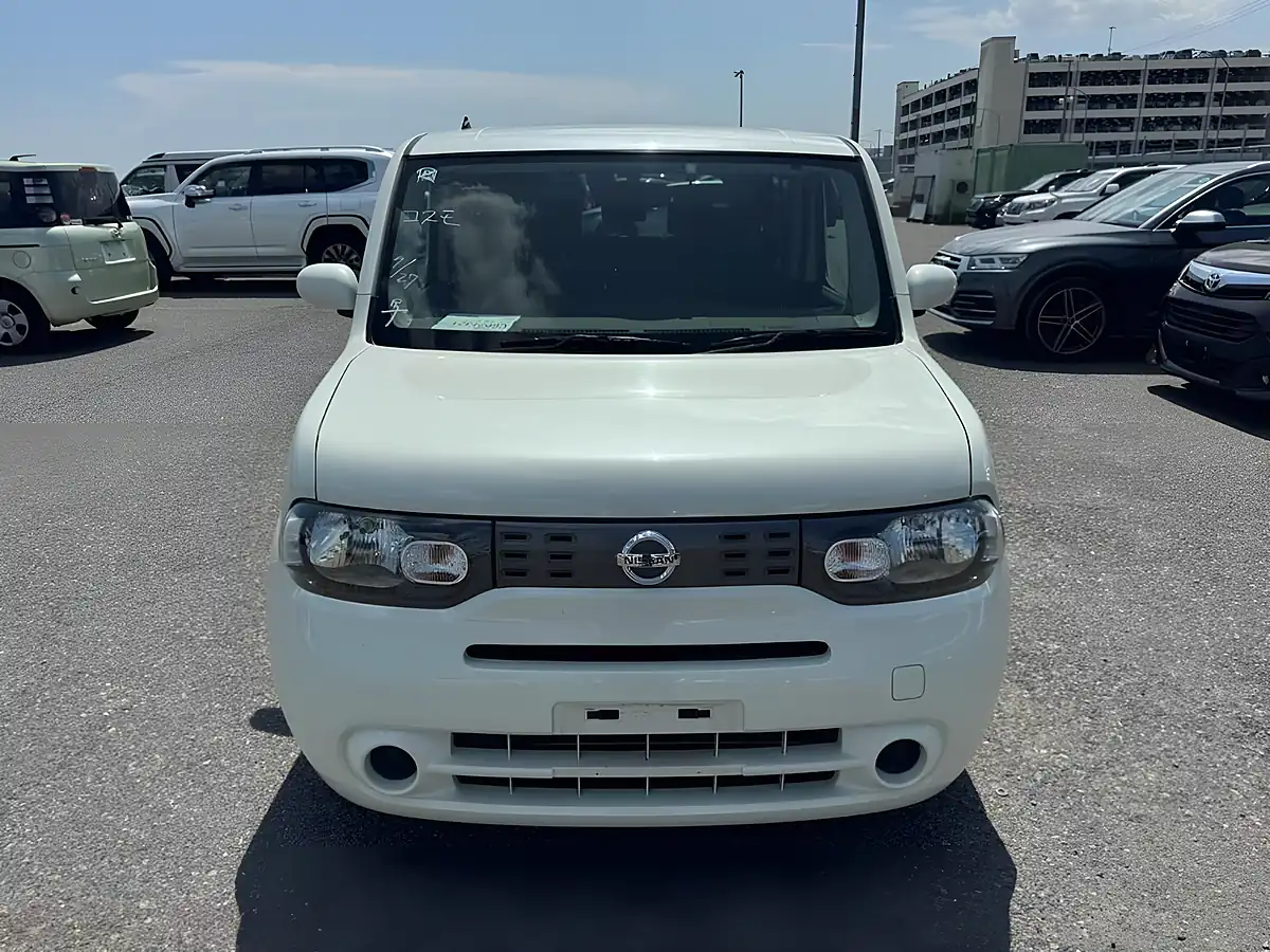 Used 2010 Nissan Cube M Selection White - Interior and Exterior details 8