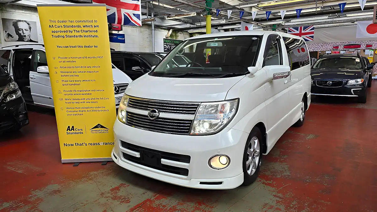 Used 2010 Nissan Elgrand Highway Star Black Leather White - Front View