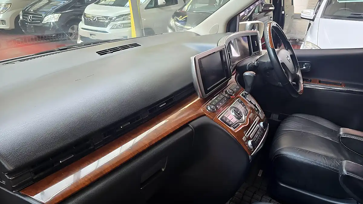 Used 2010 Nissan Elgrand Highway Star Black Leather White - Interior and Exterior details 10