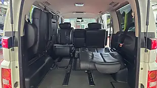 Used 2010 Nissan Elgrand Highway Star Black Leather White - Interior and Exterior details 12