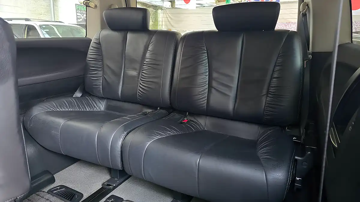 Used 2010 Nissan Elgrand Highway Star Black Leather White - Interior and Exterior details 13