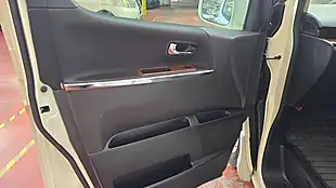 Used 2010 Nissan Elgrand Highway Star Black Leather White - Interior and Exterior details 14
