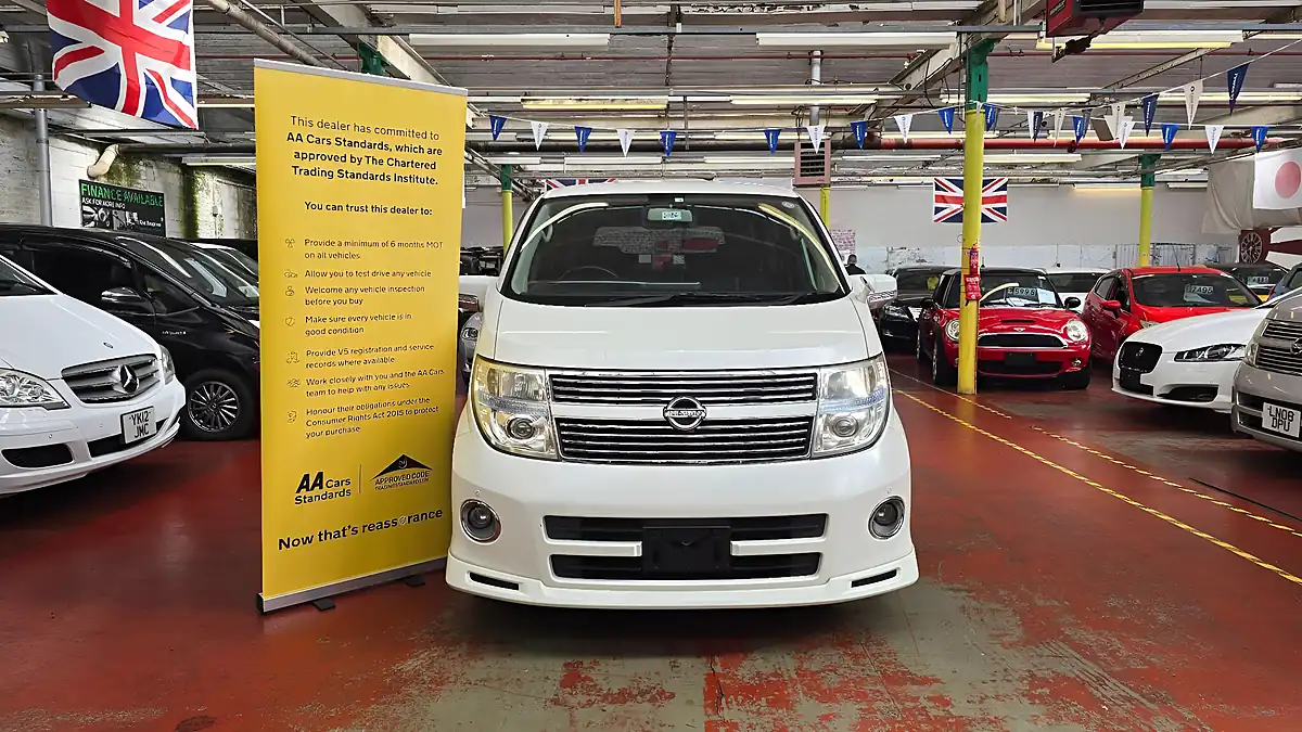 Used 2010 Nissan Elgrand Highway Star Black Leather White - Interior and Exterior details 15