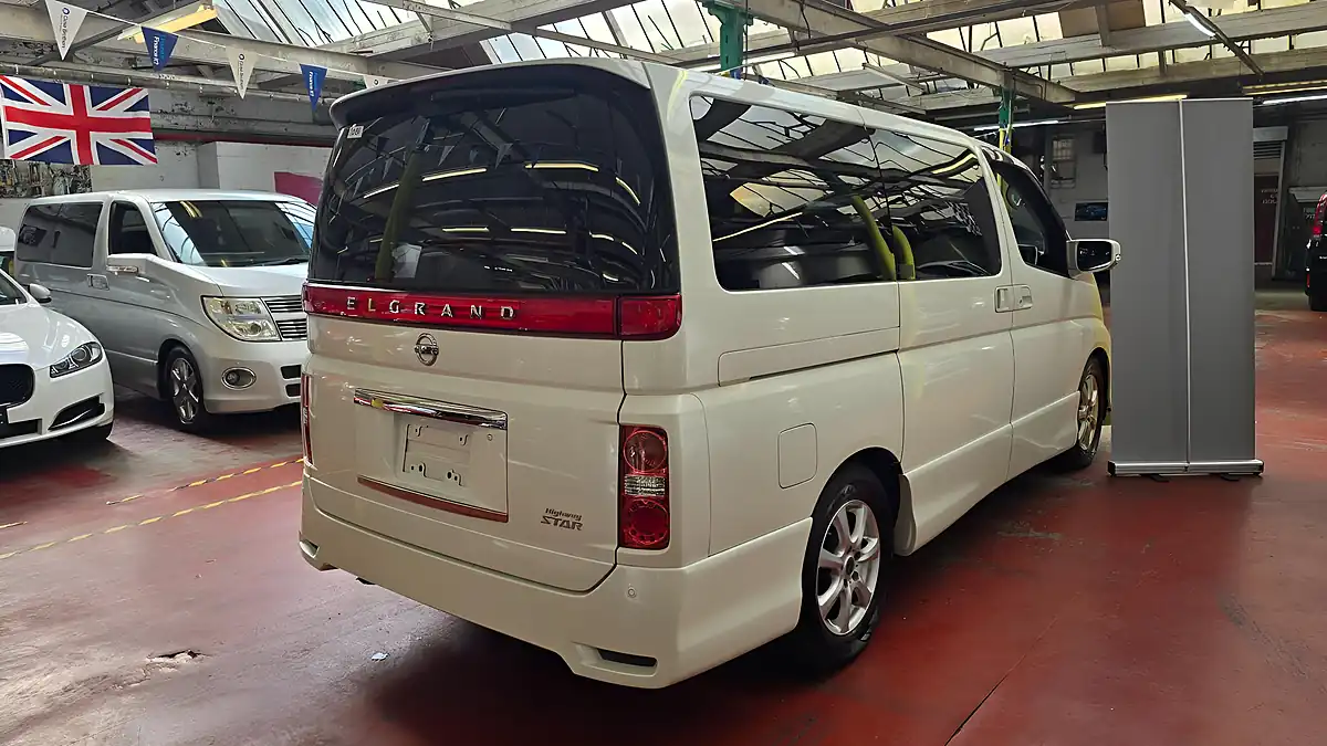 Used 2010 Nissan Elgrand Highway Star Black Leather White - Interior and Exterior details 16