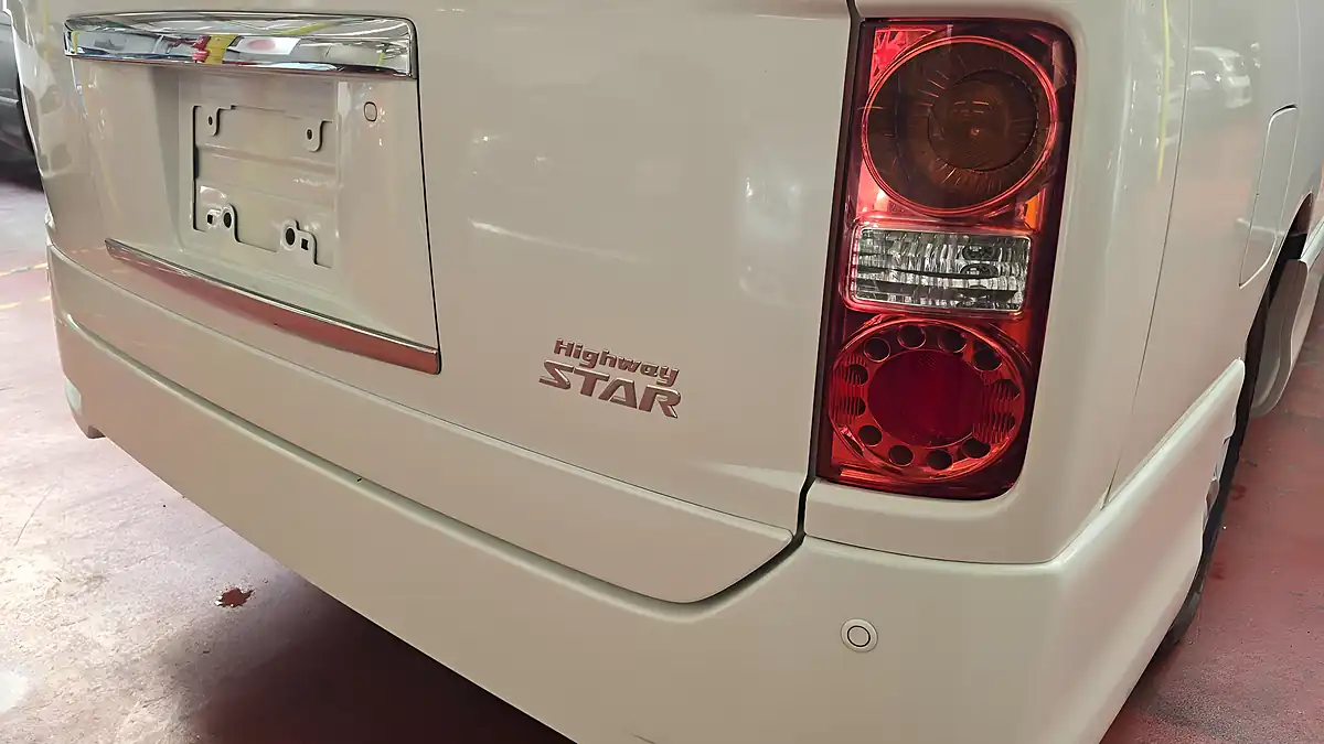 Used 2010 Nissan Elgrand Highway Star Black Leather White - Interior and Exterior details 18