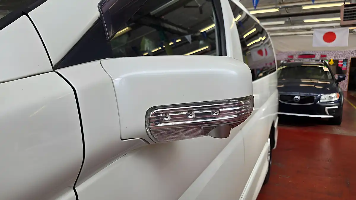 Used 2010 Nissan Elgrand Highway Star Black Leather White - Interior and Exterior details 19