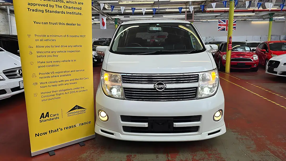 Used 2010 Nissan Elgrand Highway Star Black Leather White - Interior and Exterior details 2