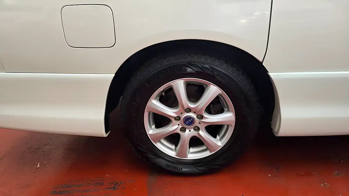 Used 2010 Nissan Elgrand Highway Star Black Leather White - Interior and Exterior details 20