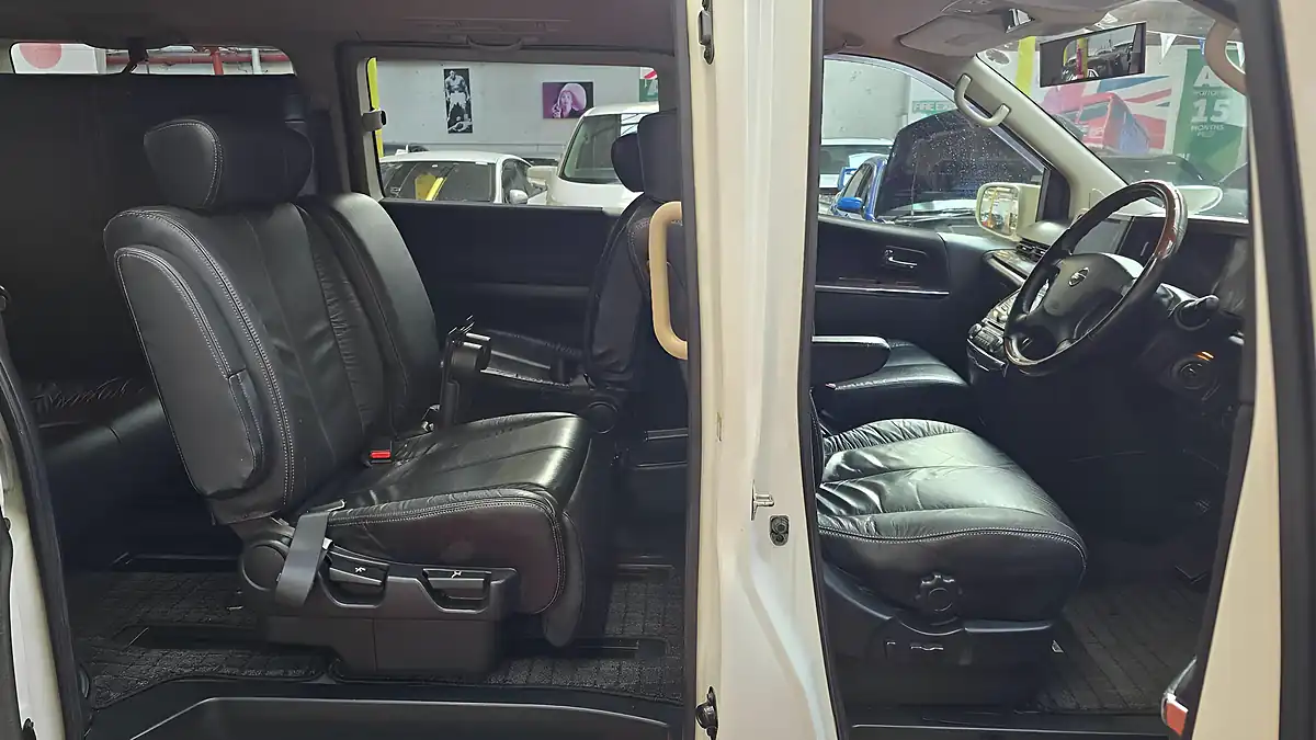 Used 2010 Nissan Elgrand Highway Star Black Leather White - Interior and Exterior details 5