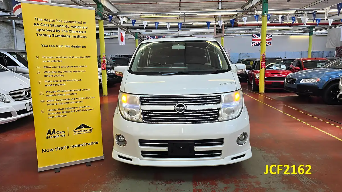 Used 2010 Nissan Elgrand Highway Star Leather Sunroof Top Spc White - Front View