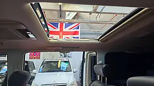 Used 2010 Nissan Elgrand Highway Star Leather Sunroof Top Spc White - Interior and Exterior details 10