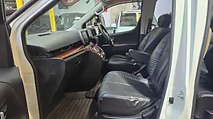 Used 2010 Nissan Elgrand Highway Star Leather Sunroof Top Spc White - Interior and Exterior details 11