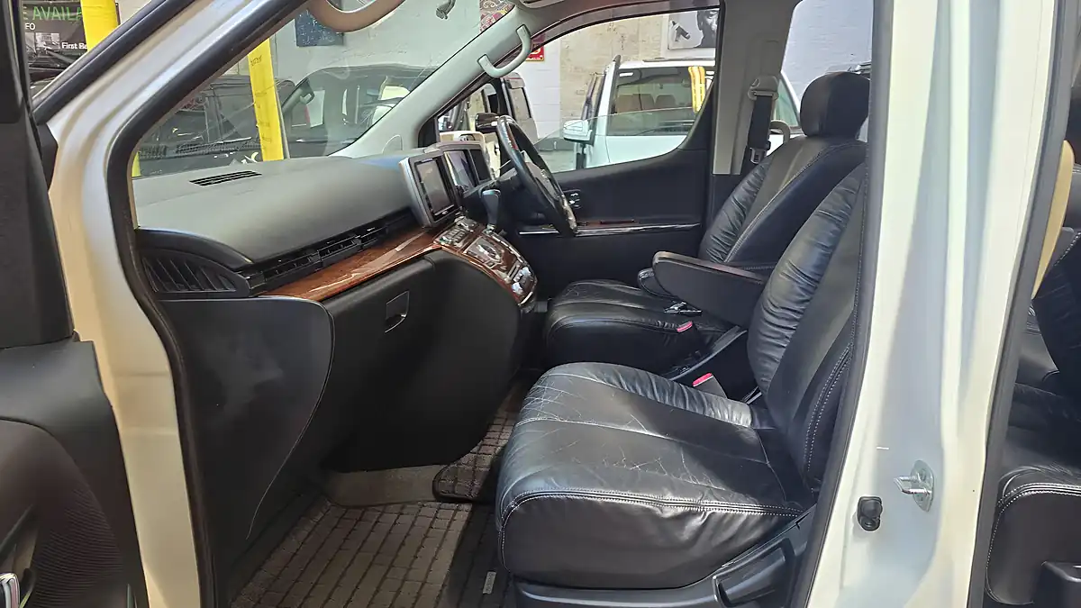 Used 2010 Nissan Elgrand Highway Star Leather Sunroof Top Spc White - Interior and Exterior details 11