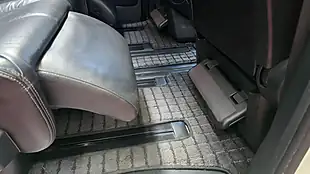 Used 2010 Nissan Elgrand Highway Star Leather Sunroof Top Spc White - Interior and Exterior details 12