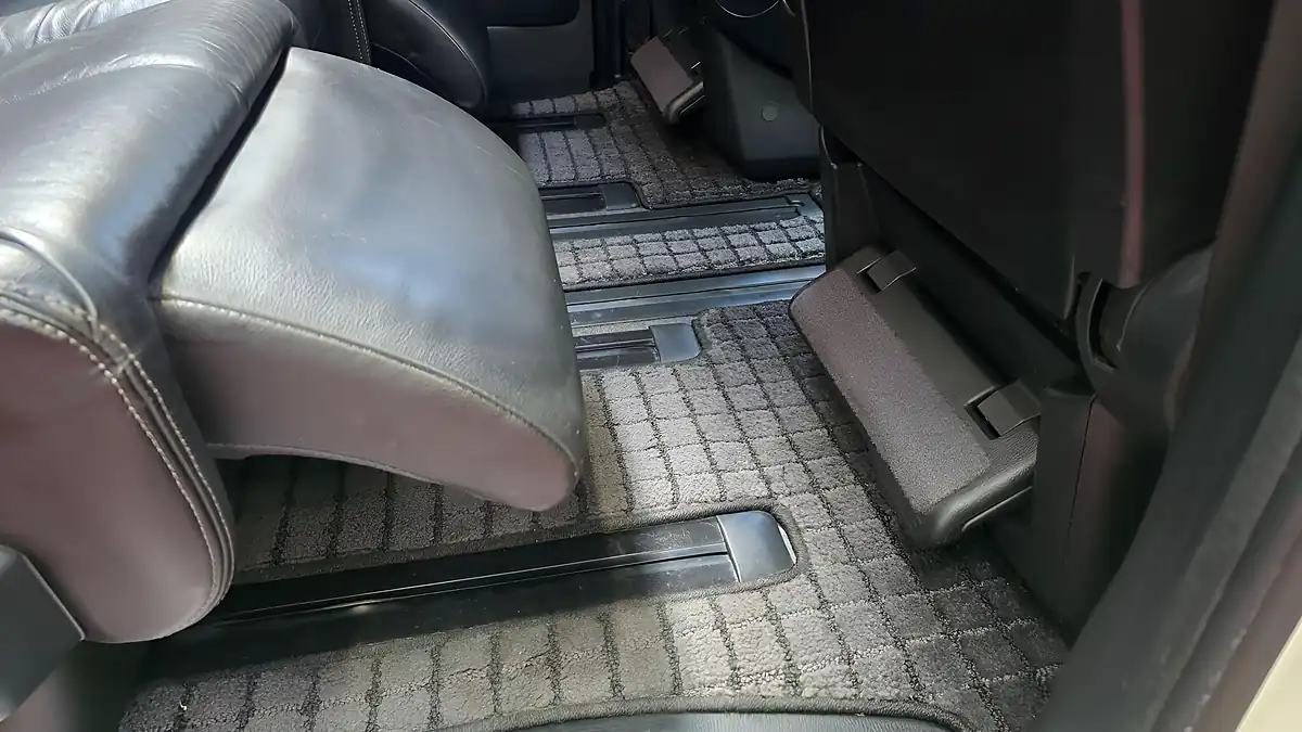 Used 2010 Nissan Elgrand Highway Star Leather Sunroof Top Spc White - Interior and Exterior details 12