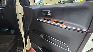 Used 2010 Nissan Elgrand Highway Star Leather Sunroof Top Spc White - Interior and Exterior details 13