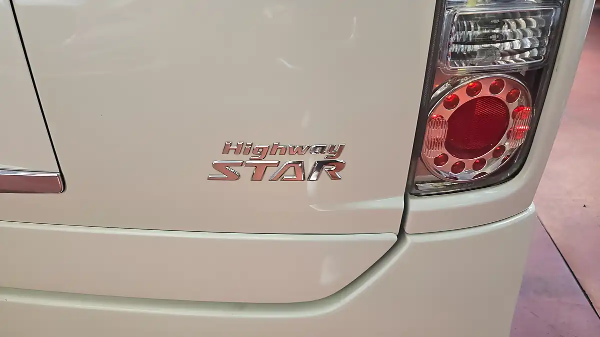 Used 2010 Nissan Elgrand Highway Star Leather Sunroof Top Spc White - Interior and Exterior details 14