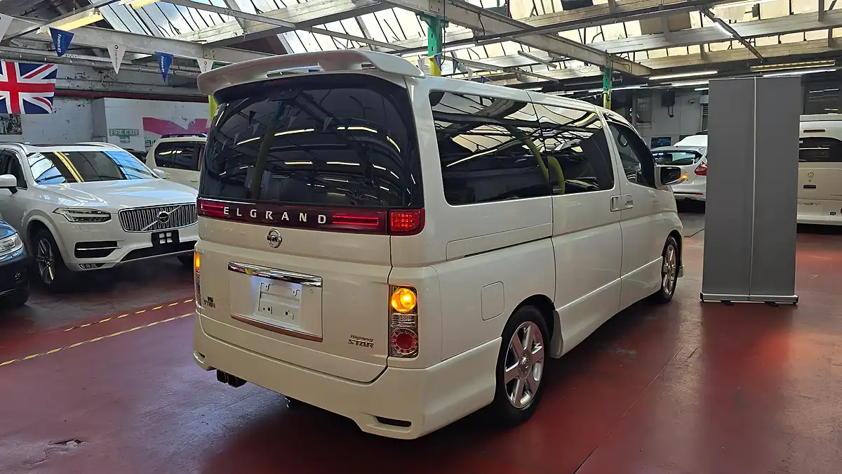 Used 2010 Nissan Elgrand Highway Star Leather Sunroof Top Spc White - Interior and Exterior details 16