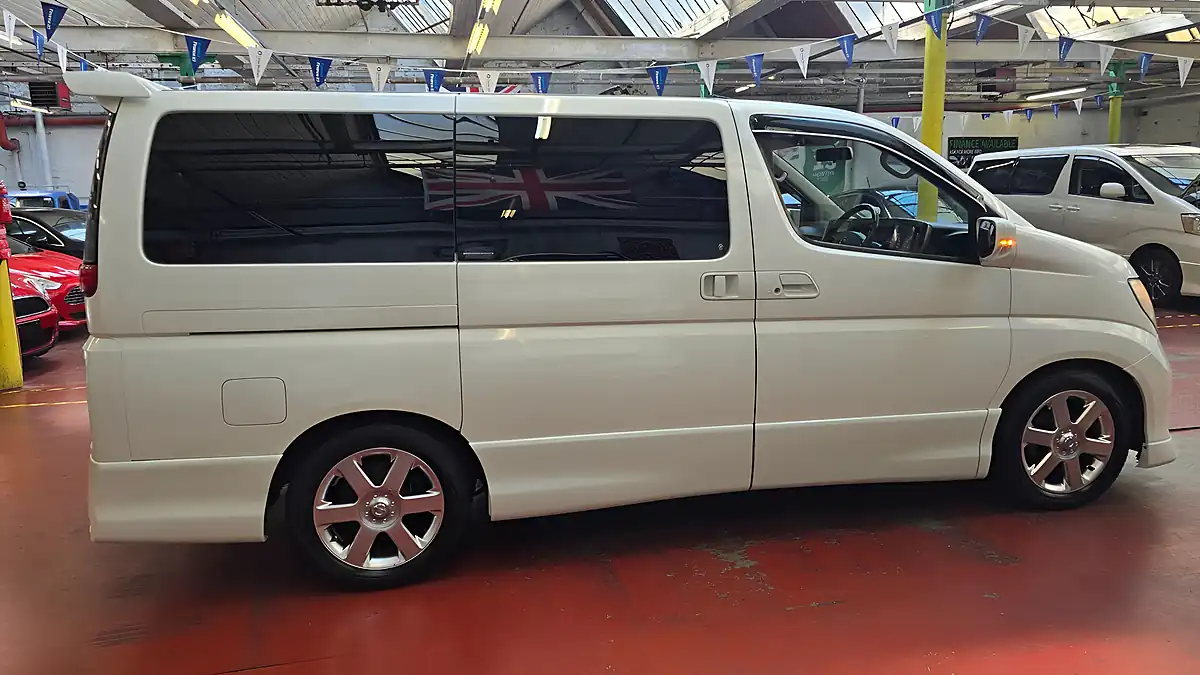 Used 2010 Nissan Elgrand Highway Star Leather Sunroof Top Spc White - Interior and Exterior details 17