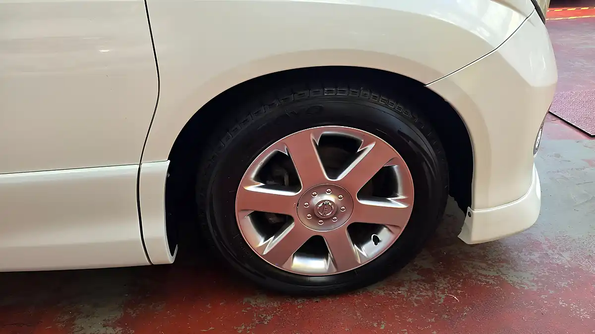Used 2010 Nissan Elgrand Highway Star Leather Sunroof Top Spc White - Interior and Exterior details 18