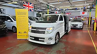 Used 2010 Nissan Elgrand Highway Star Leather Sunroof Top Spc White - Interior and Exterior details 2