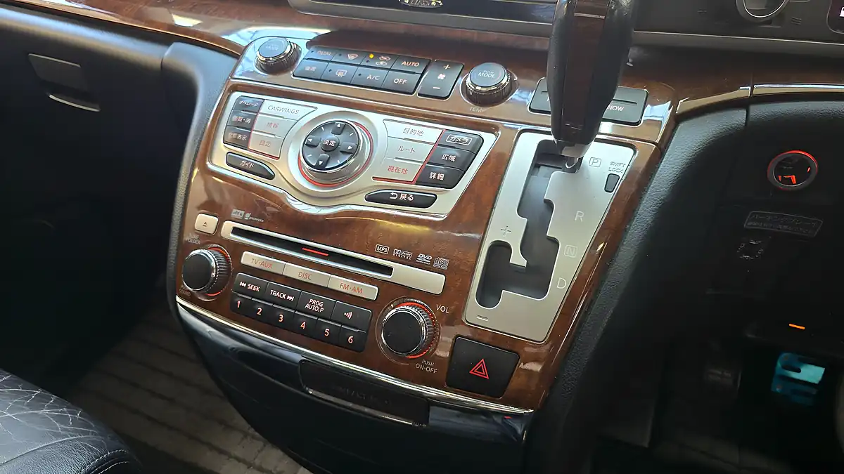 Used 2010 Nissan Elgrand Highway Star Leather Sunroof Top Spc White - Interior and Exterior details 8