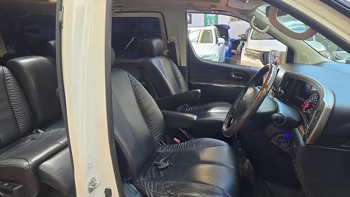 Used 2010 Nissan Elgrand Highway Star Leather Sunroof Top Spc White - Interior and Exterior details 9